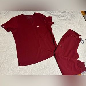 Large Figs Scrubs Set in Burgundy